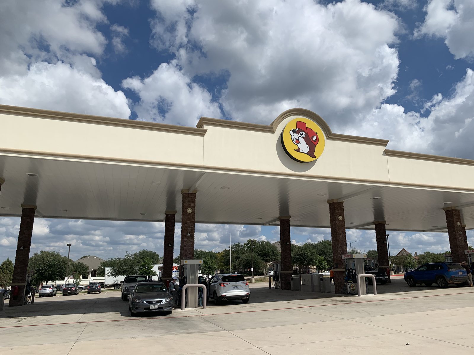 Fuel canopy at an existing Buc-ee's travel center, not the Fort Pierce site.